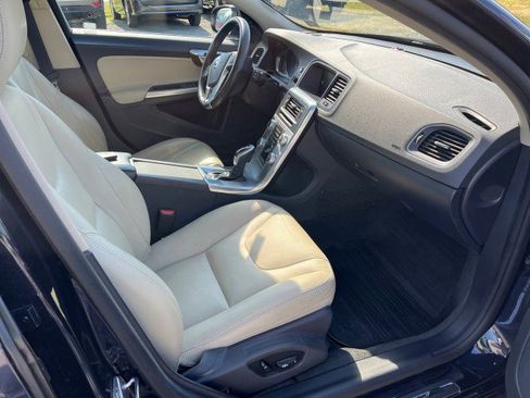 Used 2017 Volvo V60 T5 Premier w/ Convenience Package FWD image 20