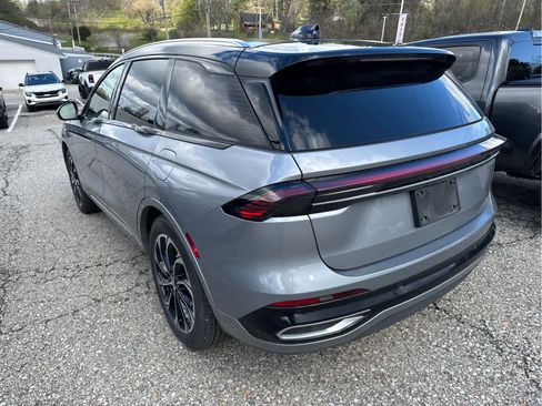 Used 2024 Lincoln Nautilus Reserve w/ Equipment Group 202A image 7