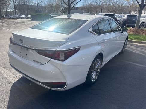 Used 2022 Lexus ES 300h Ultra Luxury w/ Accessory Package 2 image 16
