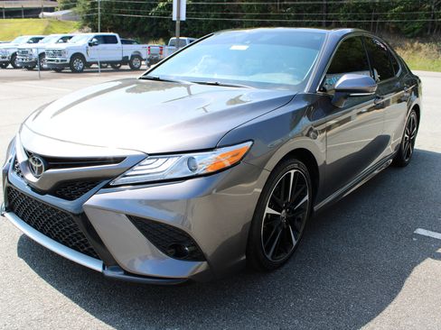 Used 2020 Toyota Camry XSE image 7