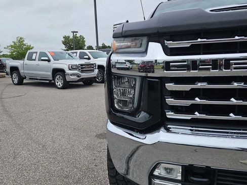 Used 2020 Chevrolet Silverado 2500 LTZ w/ LTZ Convenience Package AWD/4WD image 11