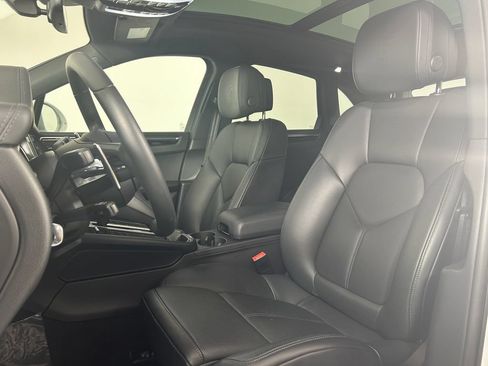 Certified 2025 Porsche Macan S AWD/4WD image 5