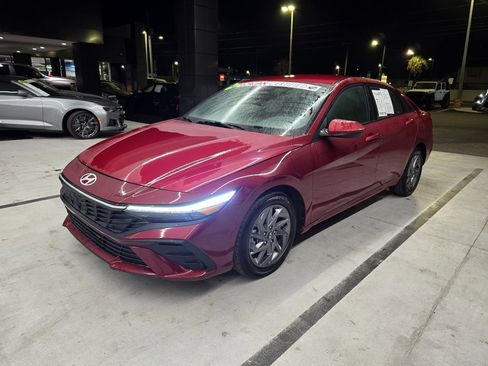 Used 2024 Hyundai Elantra SEL image 2