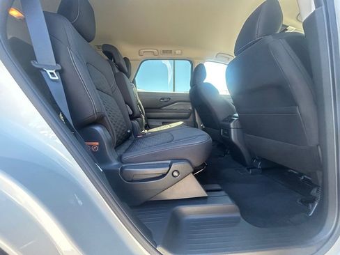 Used 2025 Nissan Pathfinder SV image 28
