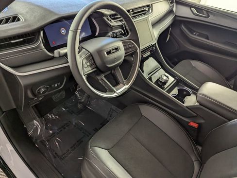 New 2025 Jeep Grand Cherokee L Laredo image 11