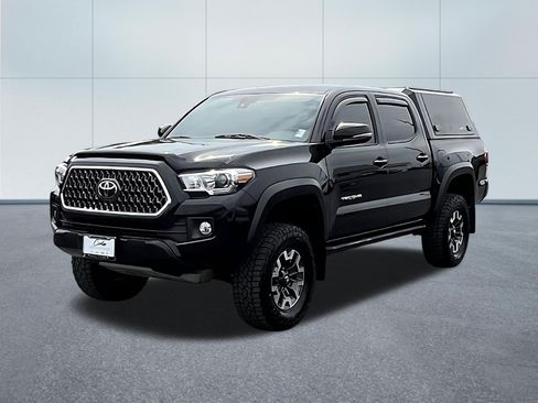 Used 2019 Toyota Tacoma TRD Off-Road w/ Technology Package AWD/4WD image 3