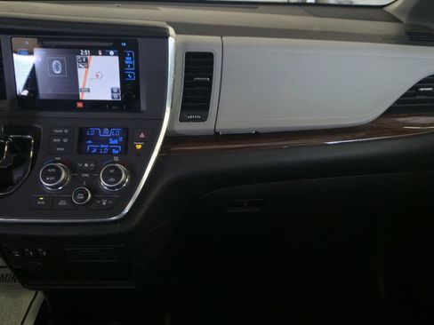Used 2015 Toyota Sienna Limited FWD image 20