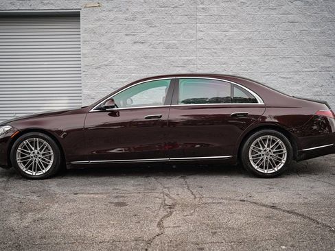 Used 2022 Mercedes-Benz S 580 4MATIC Sedan w/ 3D Technology Package image 10