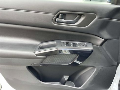 New 2025 Nissan Pathfinder SV image 25