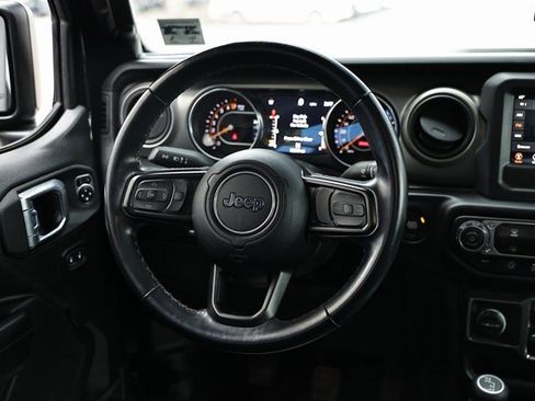 Used 2021 Jeep Gladiator Willys image 27