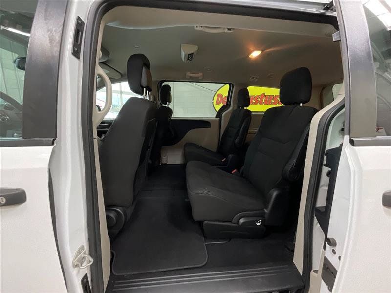 Used 2020 Dodge Grand Caravan SE FWD image 18