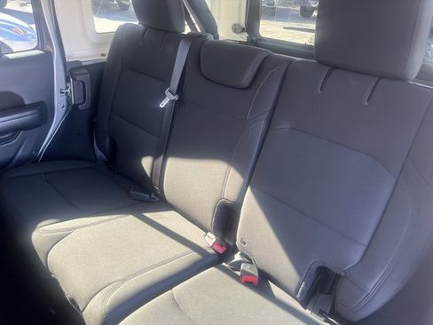 Used 2018 Jeep Wrangler Unlimited Sport S image 31