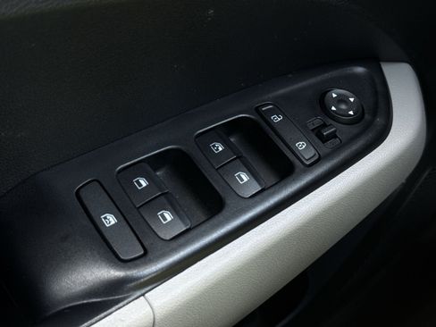 Certified 2024 Hyundai Venue SEL FWD image 13