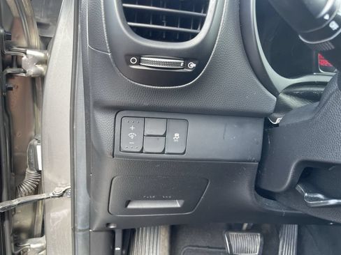 Used 2016 Kia Soul + FWD image 17