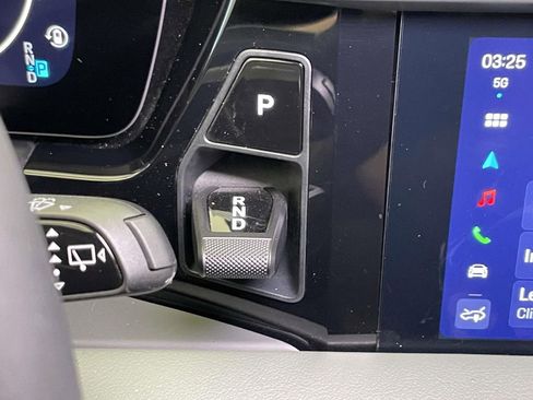 Certified 2025 Porsche Macan 4 Electric AWD/4WD image 33
