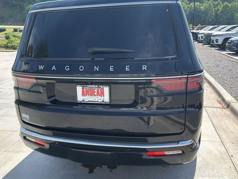 Used 2024 Jeep Wagoneer L Series II w/ Flexible Seating Group AWD/4WD image 4