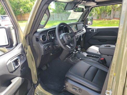 New 2025 Jeep Gladiator High Tide image 12