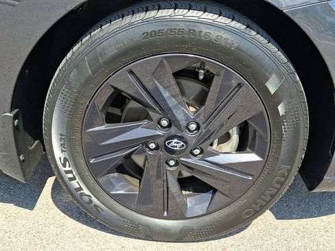 Used 2021 Hyundai Elantra SEL w/ Convenience Package FWD image 11