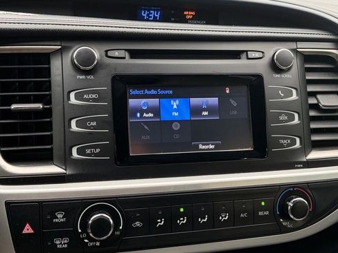 Used 2019 Toyota Highlander LE image 23