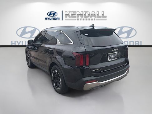 Used 2024 Kia Sorento S FWD image 4