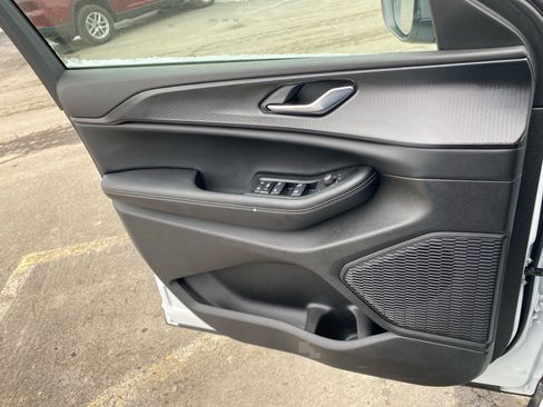 Used 2025 Jeep Grand Cherokee L Laredo w/ Trailer Tow Package image 19