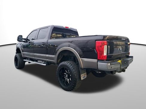 Used 2018 Ford F250 Lariat w/ Lariat Value Package image 3