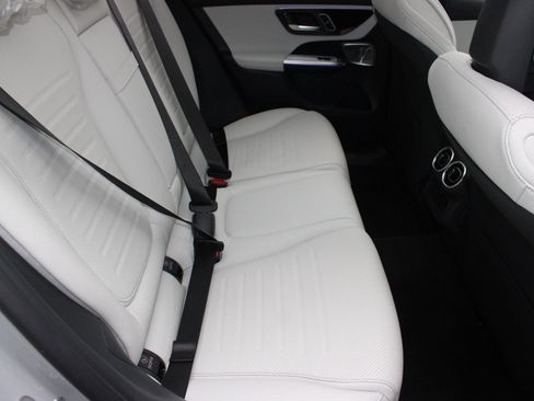Used 2026 Mercedes-Benz GLC 300 image 31