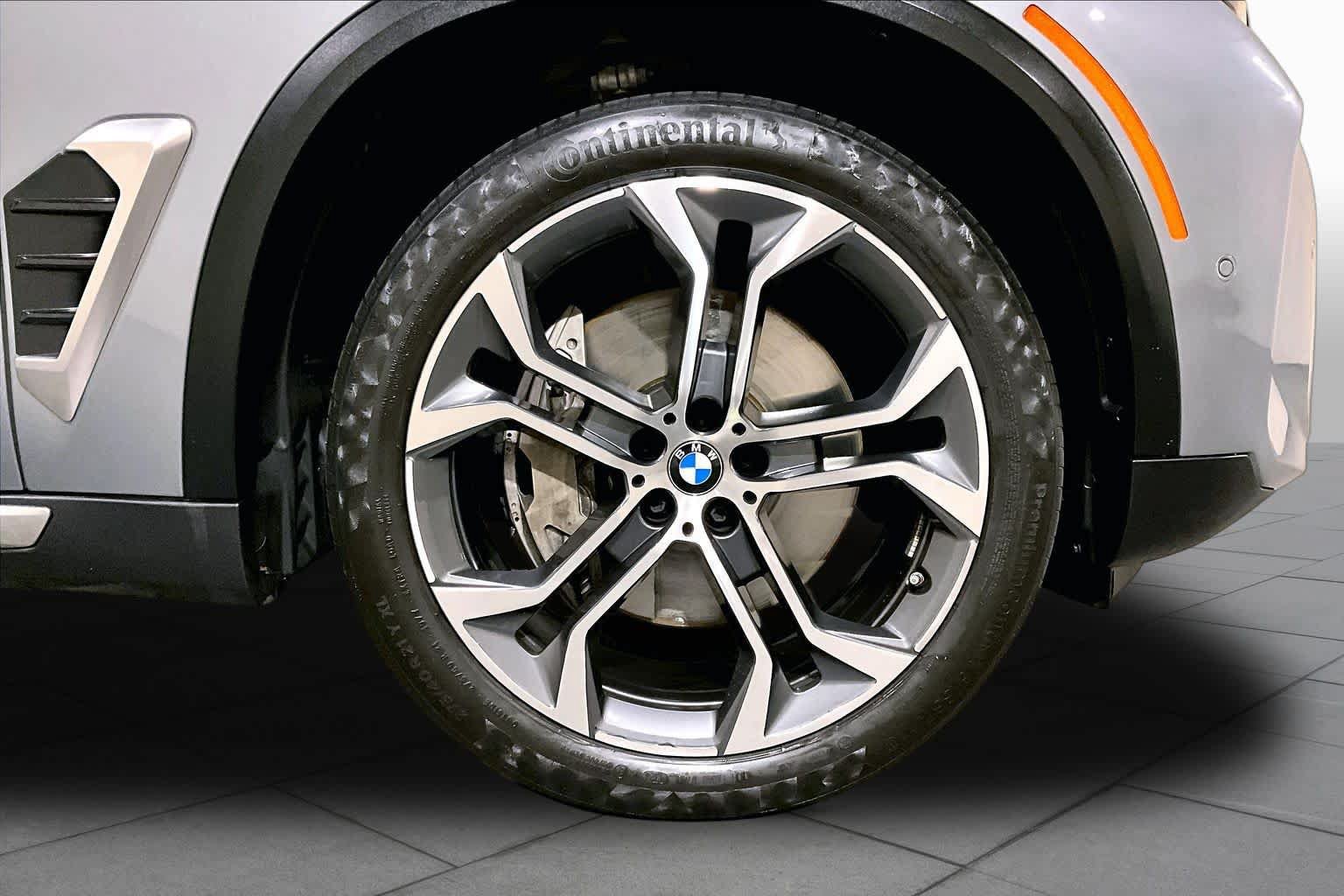 Used 2025 BMW X5 xDrive50e w/ Parking Assistance Package AWD/4WD image 10