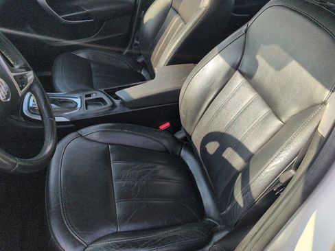 Used 2011 Buick Regal CXL w/ RL2 Preferred Equipment Group FWD image 11