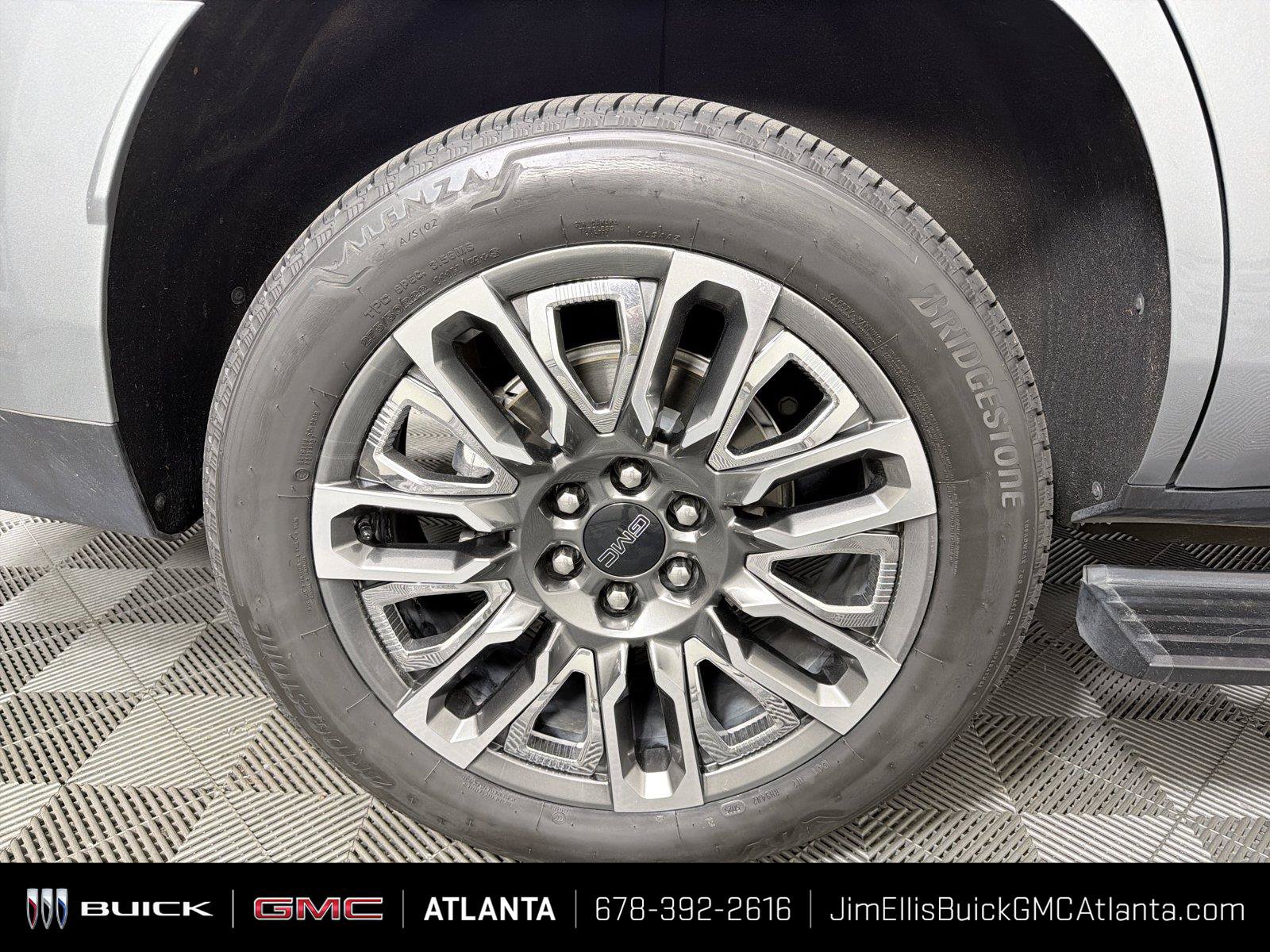 Used 2024 GMC Yukon Denali Ultimate AWD/4WD image 17