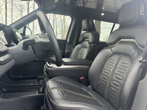 Used 2023 Rivian R1S Adventure AWD/4WD image 28