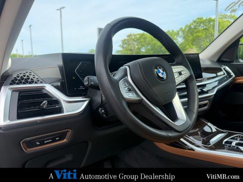 Used 2026 BMW X7 xDrive40i AWD/4WD image 16