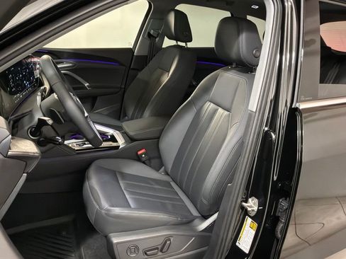 Certified 2025 Audi Q5 Premium w/ Convenience Package image 8