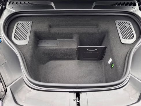 Certified 2025 Porsche Macan 4S Electric AWD/4WD image 27