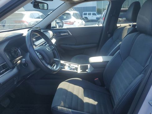 Used 2024 Mitsubishi Outlander SE FWD image 14