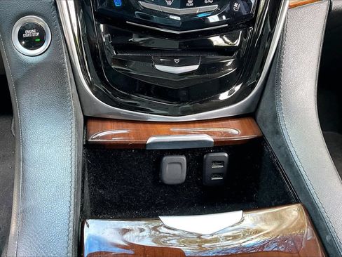 Used 2019 Cadillac Escalade Luxury RWD image 24