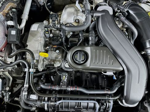 Used 2025 Volkswagen Jetta SE image 33