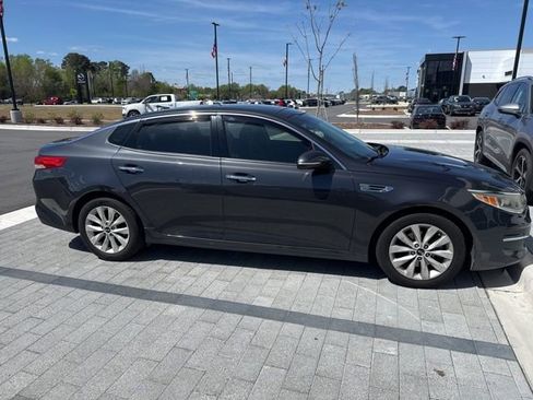 Used 2018 Kia Optima EX w/ Premium Package image 2