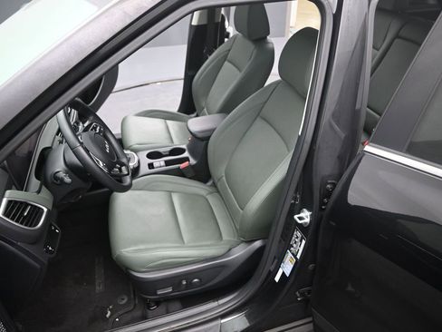 Used 2025 Kia Seltos SX w/ SX Sunroof Package image 11