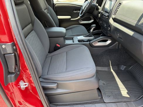 Used 2022 Nissan Frontier SV w/ Technology Package RWD image 13