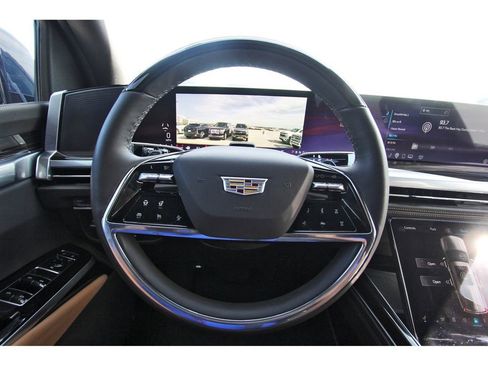 Certified 2025 Cadillac Escalade Premium Luxury w/ Touring Package image 9