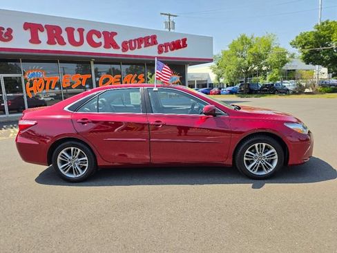 Used 2017 Toyota Camry SE FWD image 7