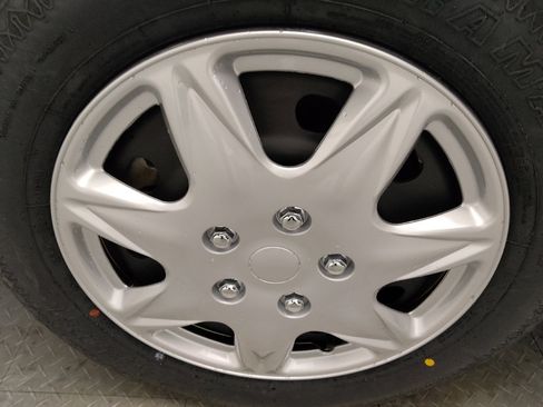 Used 2018 Dodge Journey SE image 31