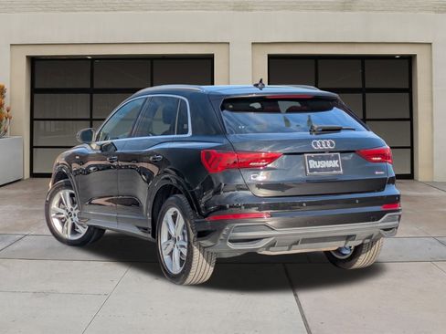Used 2023 Audi Q3 2.0T Premium w/ Convenience Package image 2