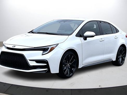 Used 2024 Toyota Corolla LE image 4