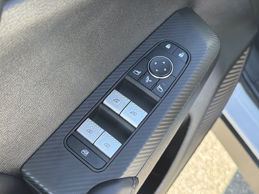 Used 2024 Mitsubishi Outlander SE Black Edition FWD image 23