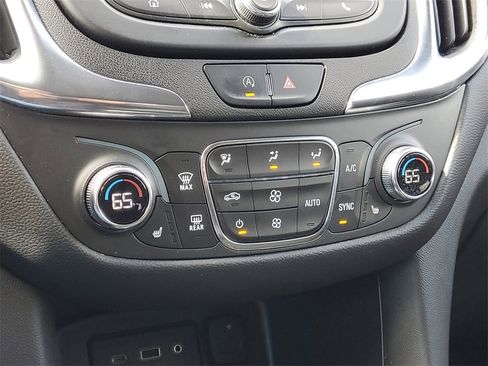 Used 2023 Chevrolet Equinox LT image 26