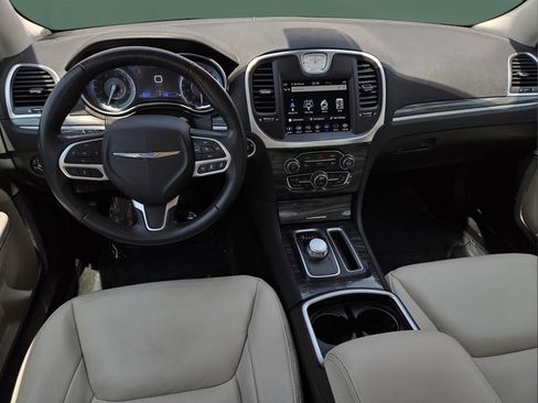Used 2021 Chrysler 300 Touring L RWD image 9