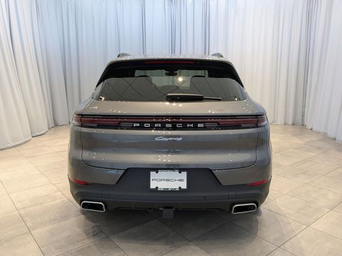 Used 2025 Porsche Cayenne image 10