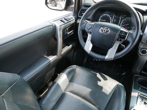 Used 2022 Toyota 4Runner Limited AWD/4WD image 9